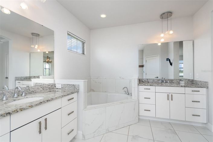 Image No.37-6 Bed Property for sale