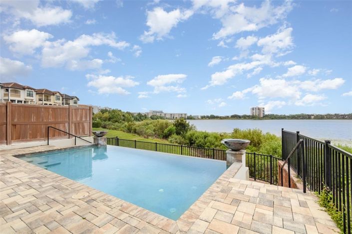 Image No.46-6 Bed Property for sale