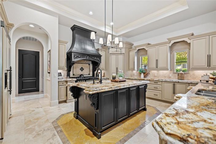 Image No.17-5 Bed Property for sale