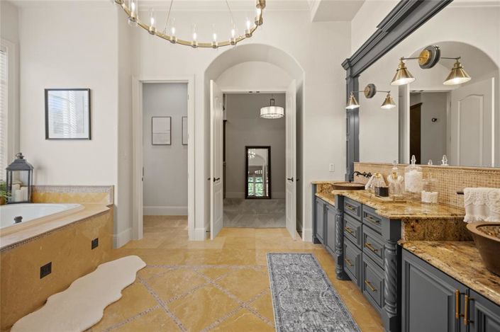 Image No.40-5 Bed Property for sale