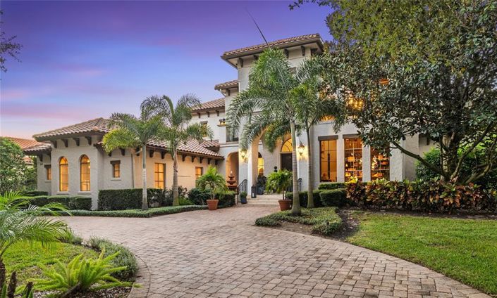 Image No.76-5 Bed Property for sale