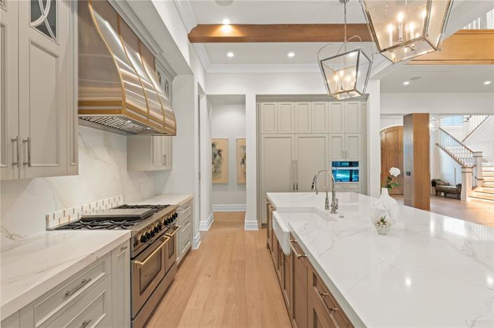 Image No.13-6 Bed Property for sale