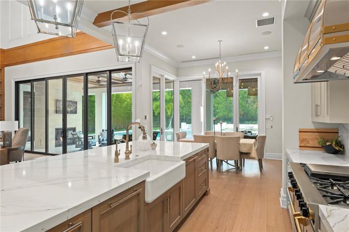 Image No.15-6 Bed Property for sale