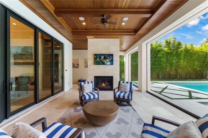 Image No.16-6 Bed Property for sale