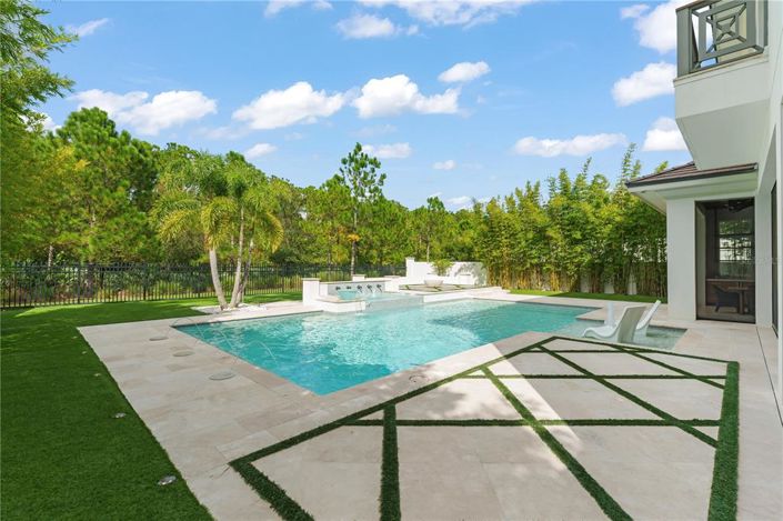 Image No.18-6 Bed Property for sale