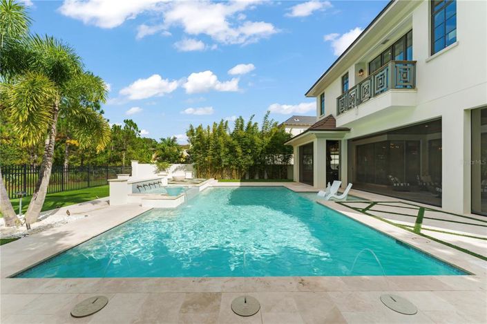 Image No.19-6 Bed Property for sale