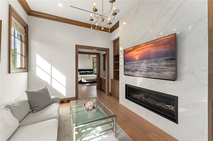 Image No.23-6 Bed Property for sale