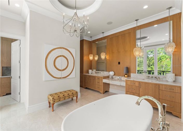 Image No.26-6 Bed Property for sale