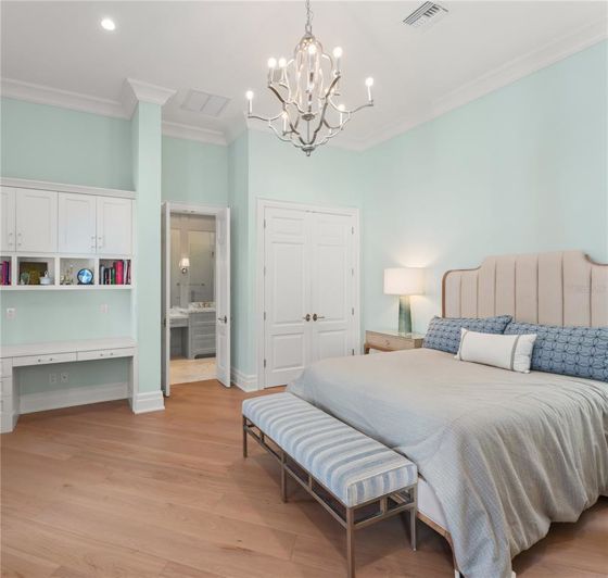 Image No.28-6 Bed Property for sale