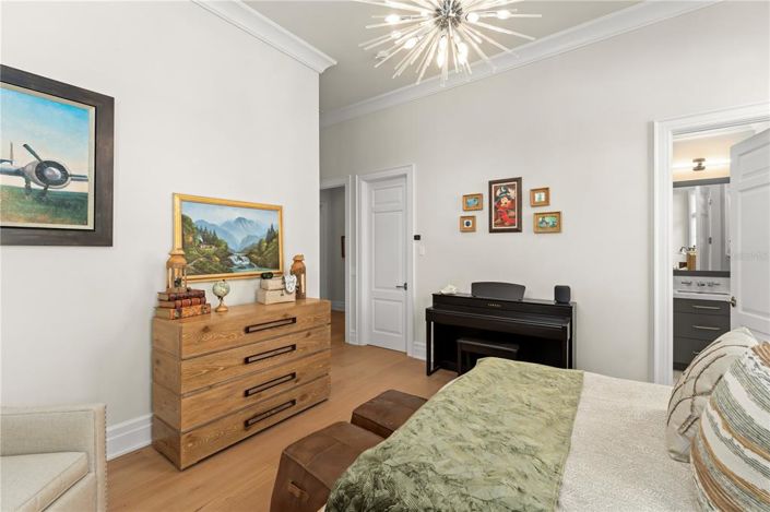 Image No.32-6 Bed Property for sale