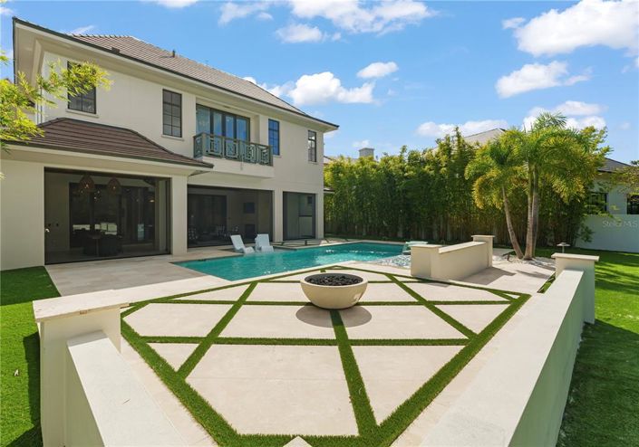 Image No.40-6 Bed Property for sale