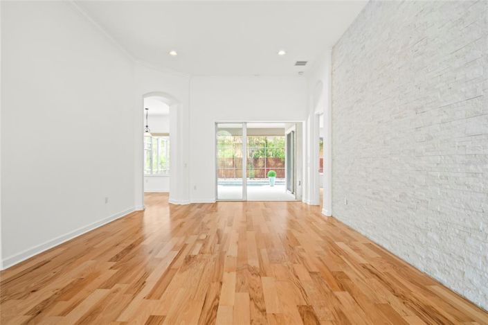 Image No.10-4 Bed Property for sale