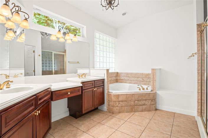 Image No.23-4 Bed Property for sale