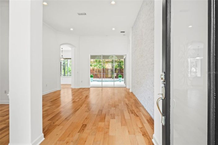 Image No.4-4 Bed Property for sale