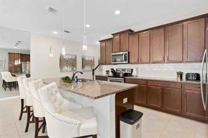 Image No.10-5 Bed Townhouse for sale