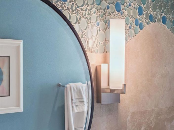 Image No.12-6 Bed Property for sale