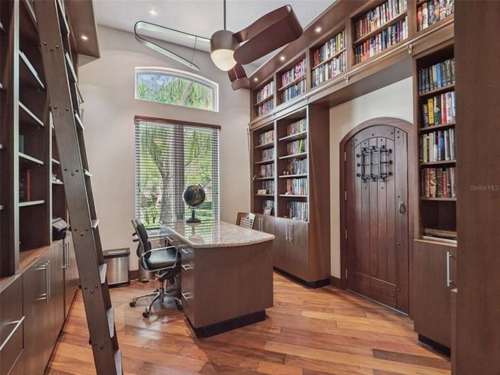 Image No.18-6 Bed Property for sale