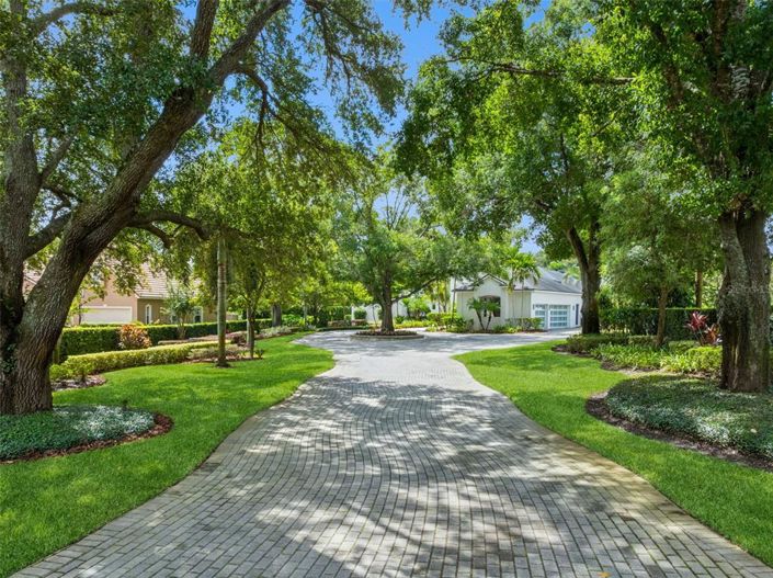 Image No.2-6 Bed Property for sale