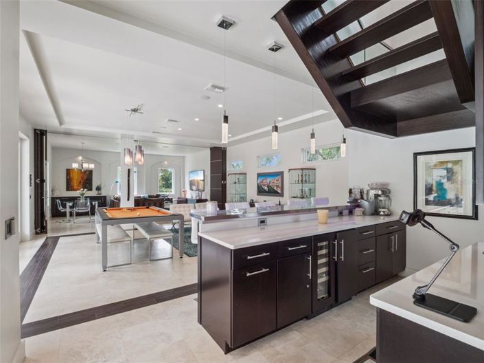 Image No.20-6 Bed Property for sale