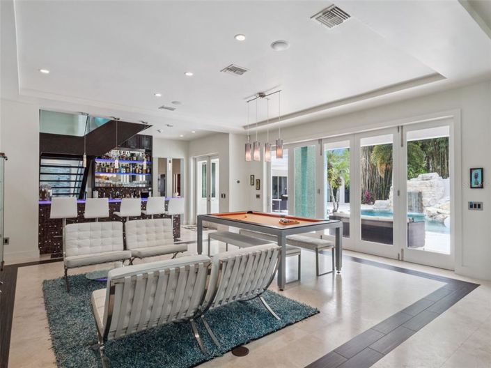 Image No.22-6 Bed Property for sale