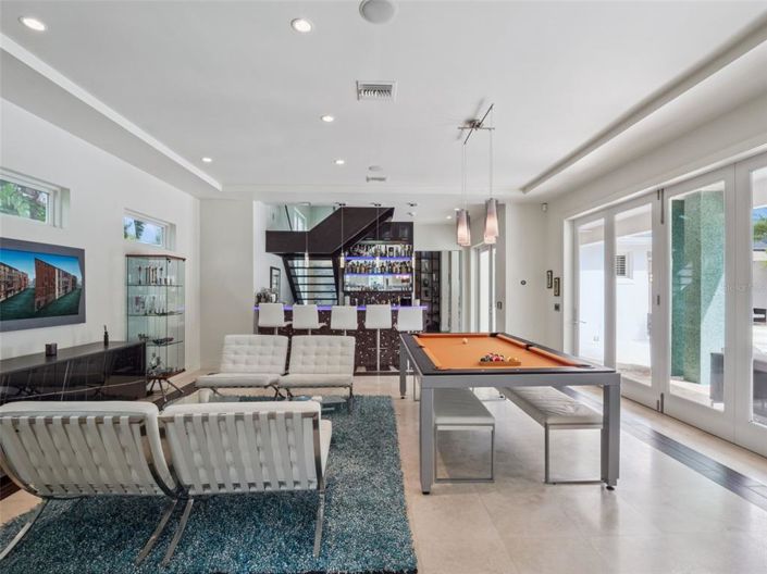 Image No.23-6 Bed Property for sale