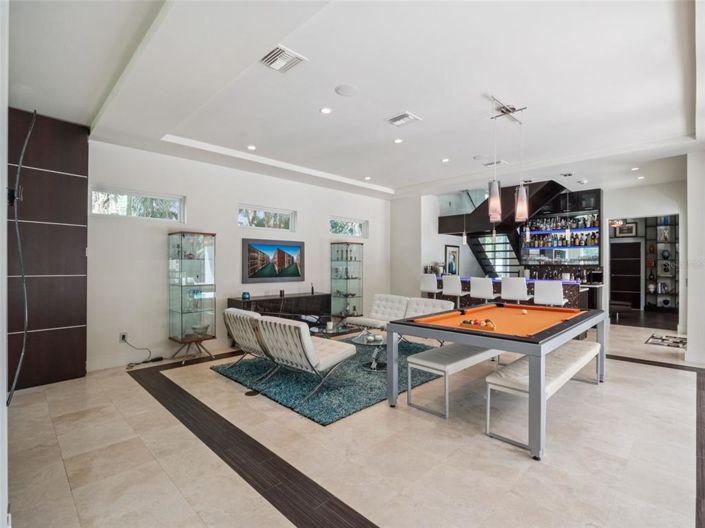 Image No.24-6 Bed Property for sale