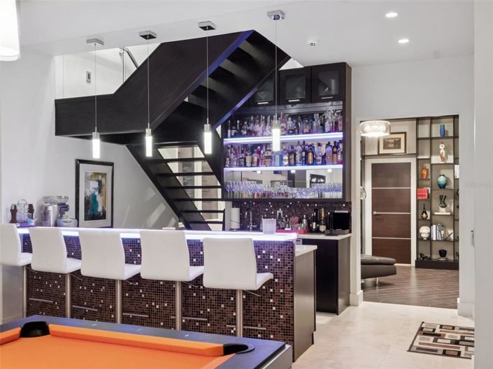 Image No.25-6 Bed Property for sale