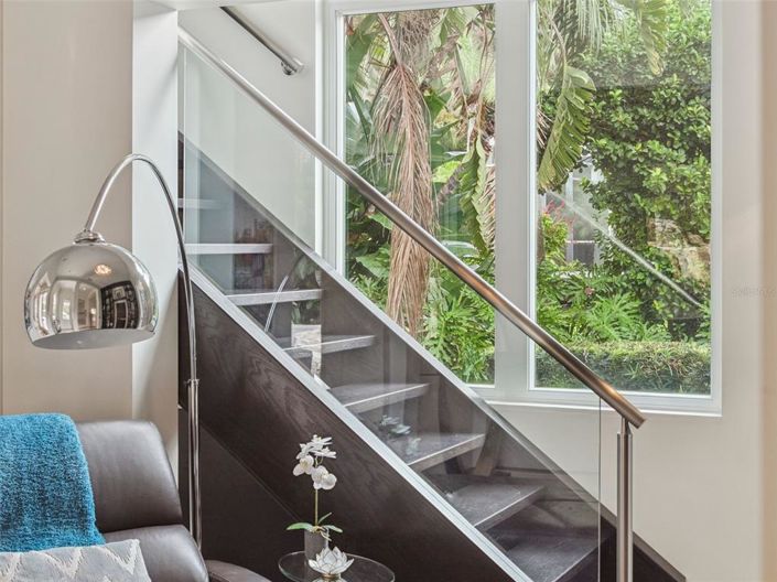 Image No.28-6 Bed Property for sale