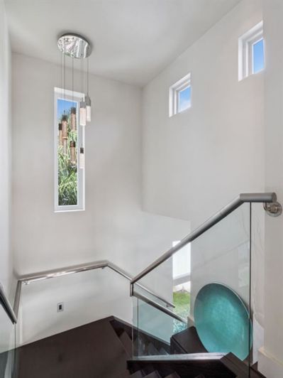 Image No.29-6 Bed Property for sale