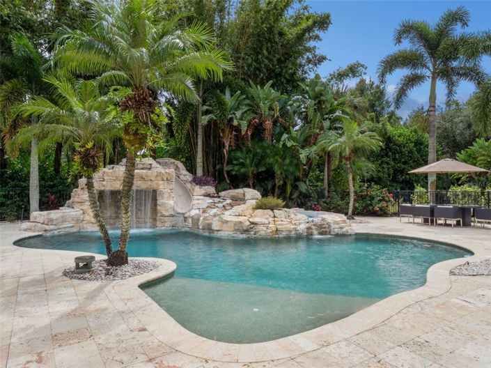 Image No.3-6 Bed Property for sale