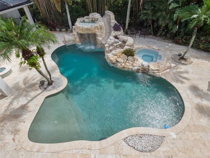 Image No.32-6 Bed Property for sale