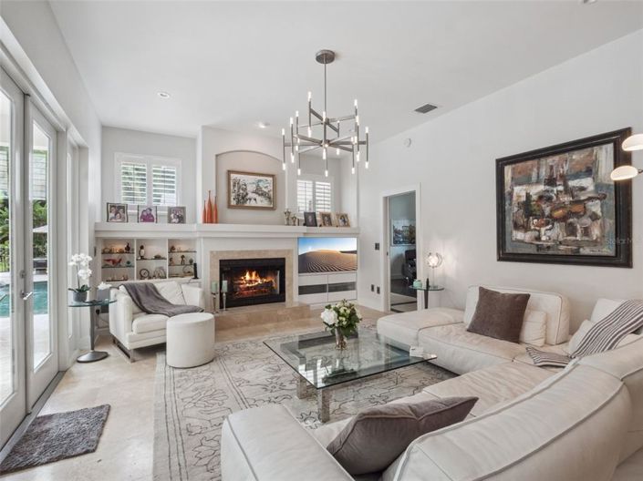 Image No.40-6 Bed Property for sale