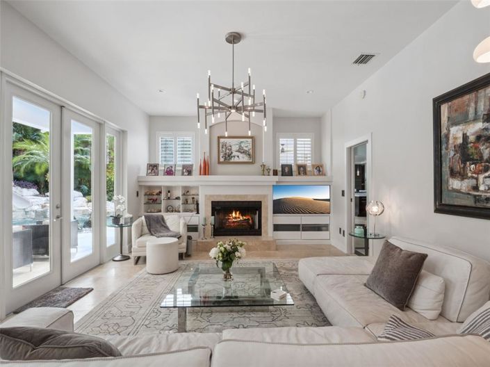 Image No.41-6 Bed Property for sale