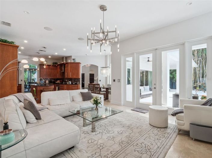 Image No.42-6 Bed Property for sale