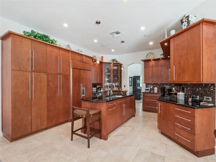 Image No.43-6 Bed Property for sale