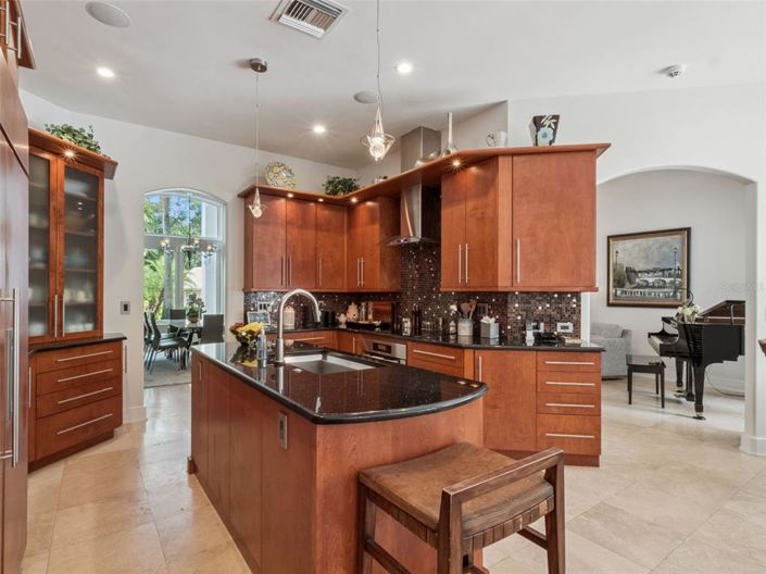 Image No.44-6 Bed Property for sale