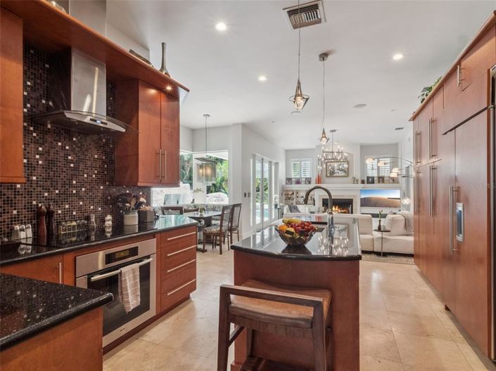 Image No.46-6 Bed Property for sale