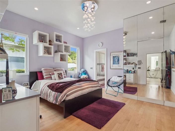 Image No.48-6 Bed Property for sale