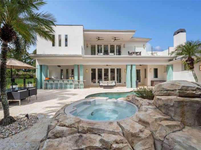 Image No.57-6 Bed Property for sale