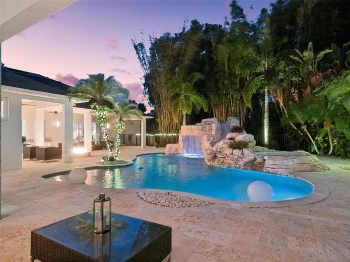 Image No.59-6 Bed Property for sale