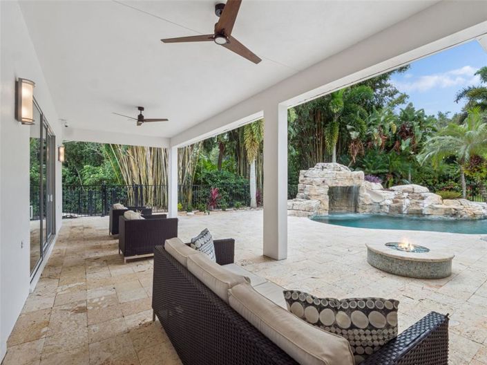 Image No.60-6 Bed Property for sale