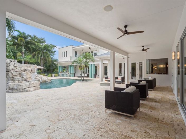 Image No.61-6 Bed Property for sale