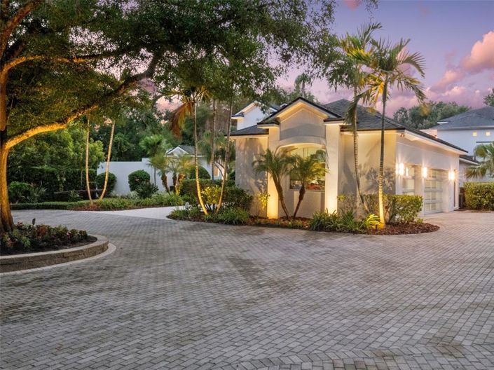 Image No.64-6 Bed Property for sale