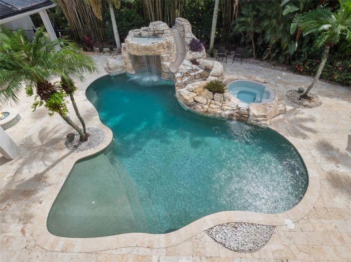 Image No.69-6 Bed Property for sale