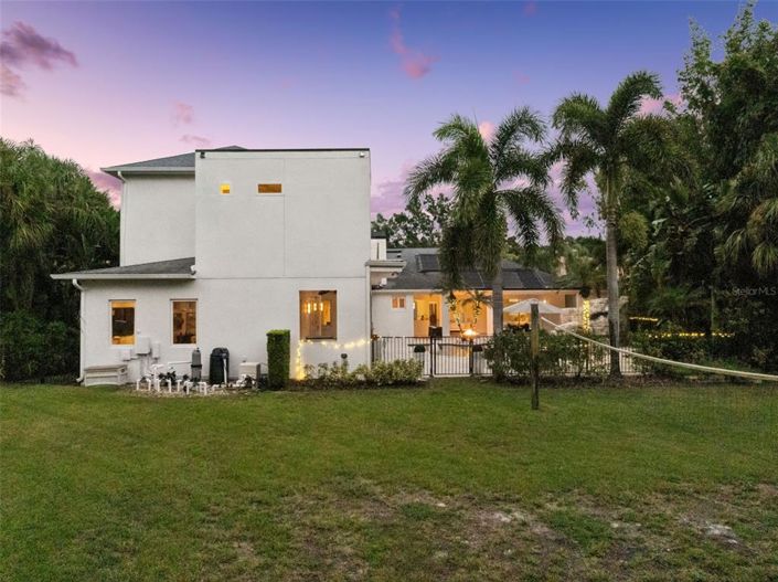 Image No.70-6 Bed Property for sale