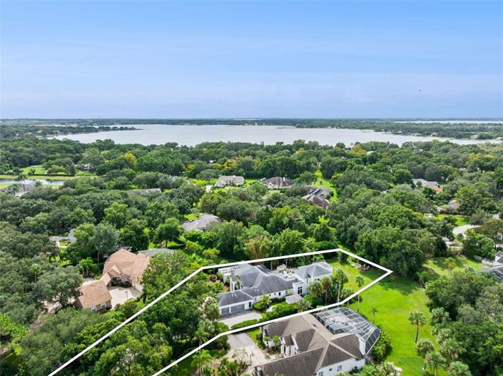 Image No.72-6 Bed Property for sale