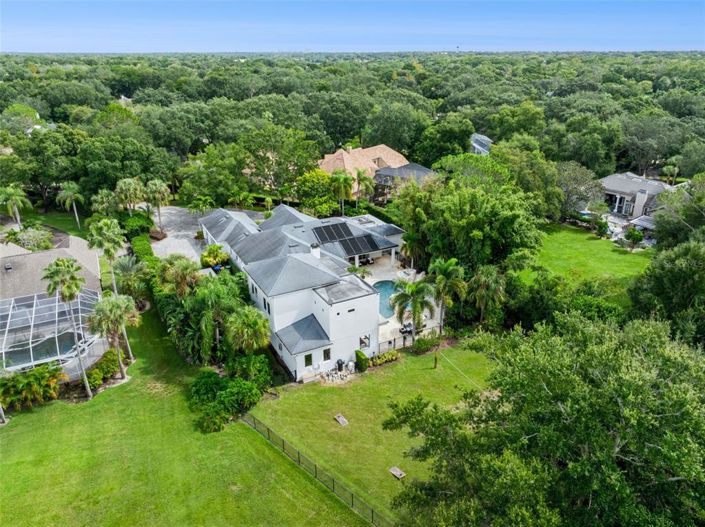 Image No.75-6 Bed Property for sale