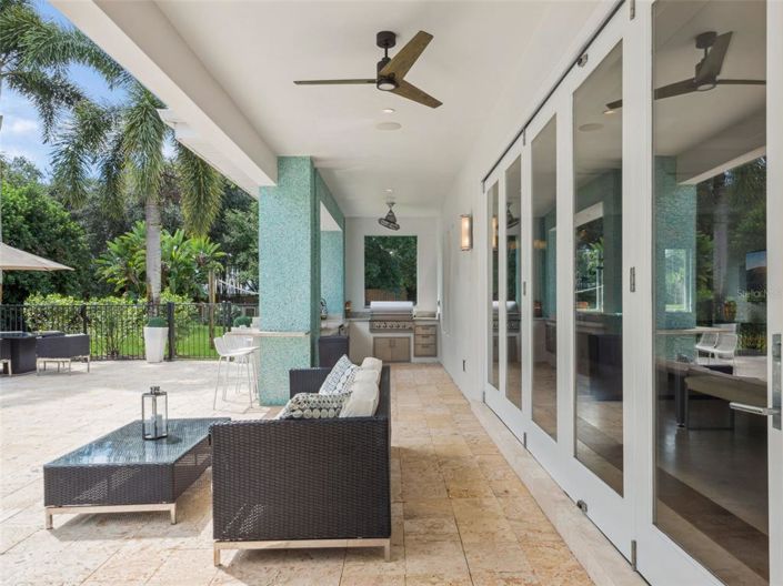 Image No.9-6 Bed Property for sale