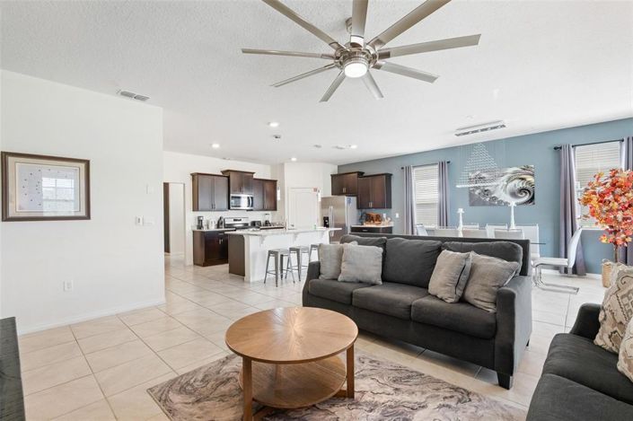 Image No.11-6 Bed Property for sale