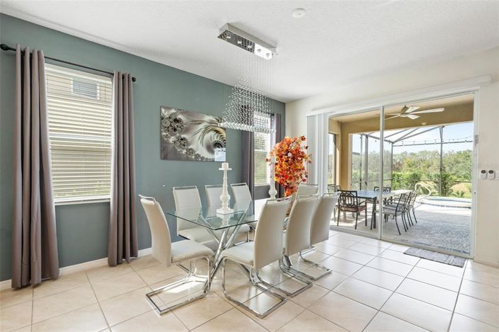 Image No.12-6 Bed Property for sale